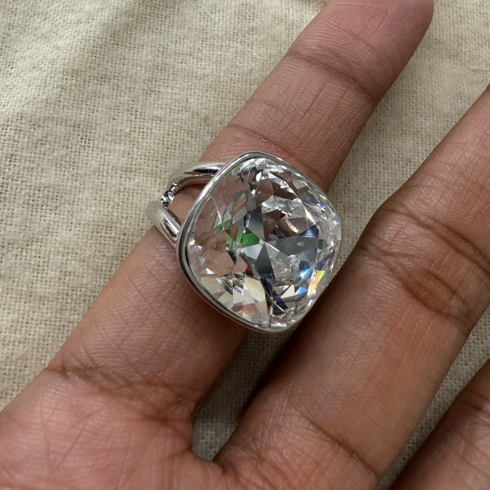 Silver Ring with Crystal Stone - Picture 5 of 7
